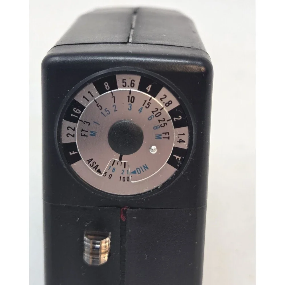 Vivitar 102 Electronic Flash Hot Shoe PC Sync 1976 Film Camera Vintage